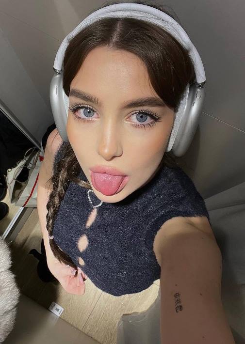 Twitch streamers girl61